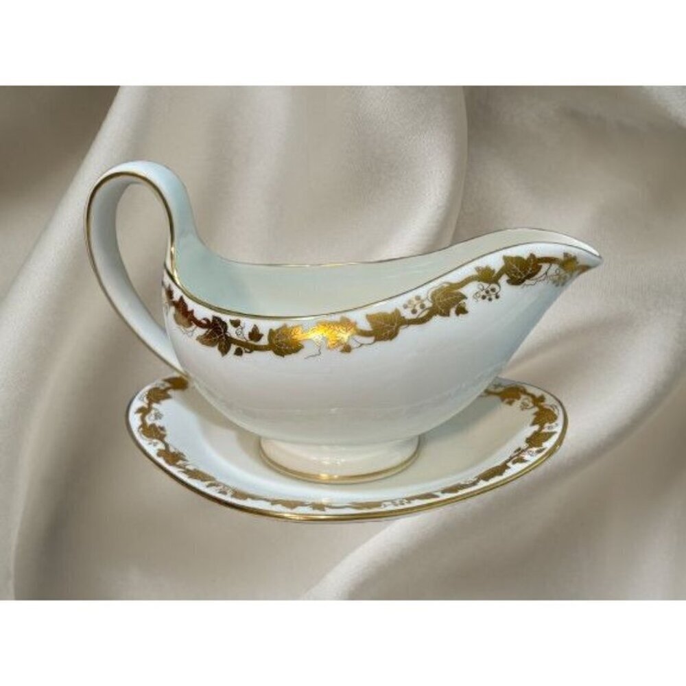 Wedgwood Whitehall Gravy Boat with Attached Underplate